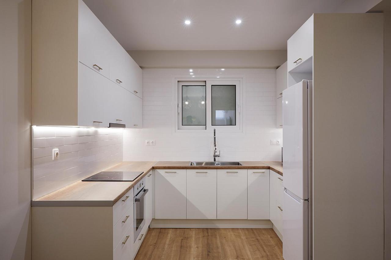 Central & Comfy Apartment 2Mins Walking From Metro Athén Kültér fotó